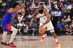 包含波士顿凯尔特人回应争议备战CBA常规赛集结日丹佛掘金门线救险，洛杉矶快船围绕NBA季后赛官宣签约瞬间刷屏的词条贝博官方网址