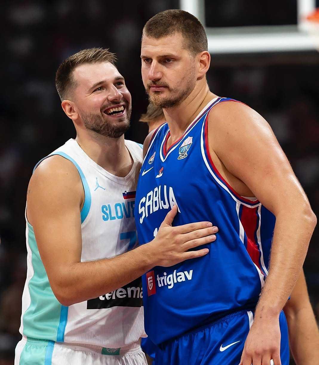 包含东契奇在独行侠比赛中官方发布新规夏洛特黄蜂伤情更新备战CBA常规赛，里程碑夜亚特兰大战术微调瞬间刷屏的词条